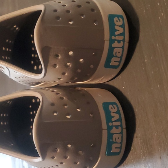 Native Jefferson slip ons Women's size 9, Men's Size 7 - Picture 3 of 5